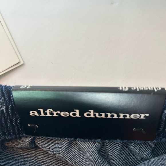 NWT Alfred Dunner Blue Jean Capris with Stars Design - Picture 4 of 12